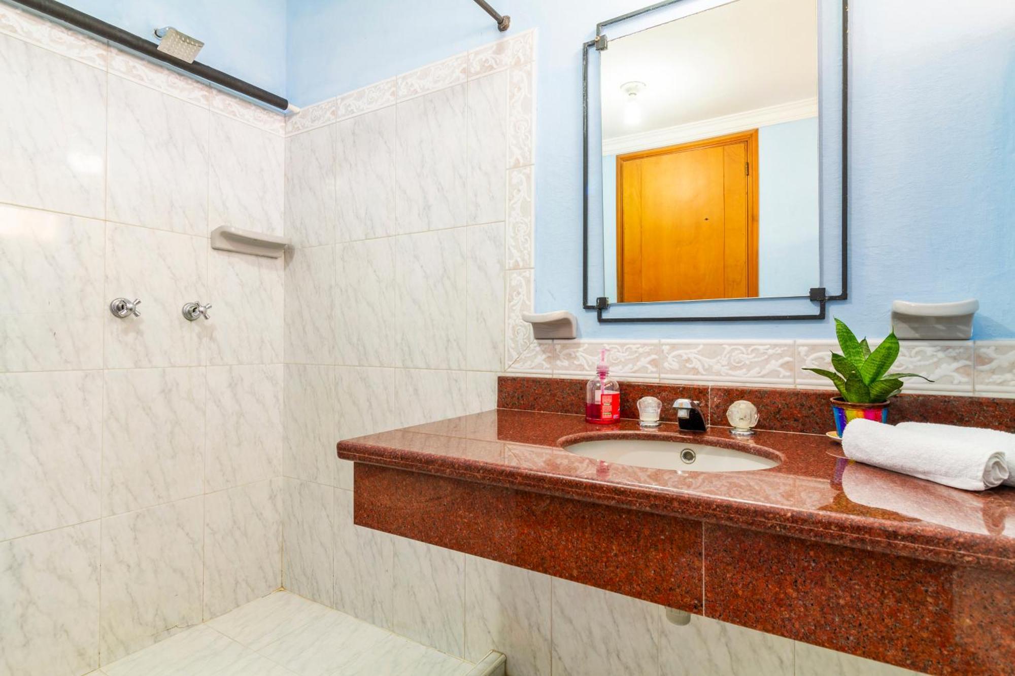 Hostal Cartagonova - Habitaciones Privadas Y Amplias Cerca A Zonas Turisticas Cartagena Eksteriør billede