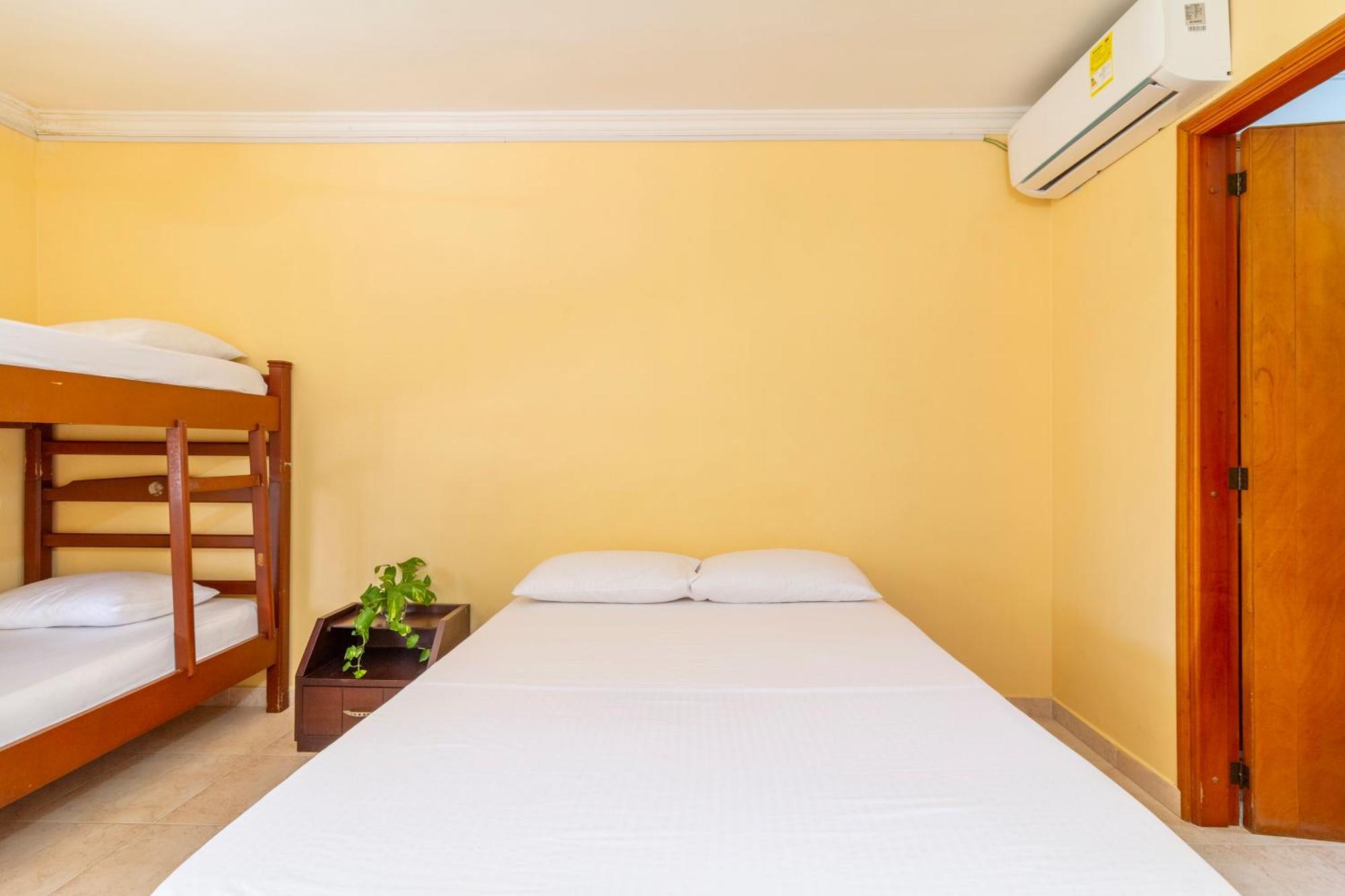 Hostal Cartagonova - Habitaciones Privadas Y Amplias Cerca A Zonas Turisticas Cartagena Eksteriør billede